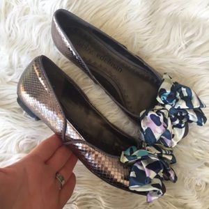 Libby Edelman flats 6.5 bow Kendra metallic floral